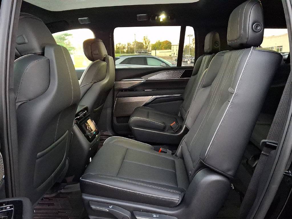 New 2026 Cadillac Escalade IQL Sport 2 w/ LPO, Etrunk Organizer Package AWD/4WD image 5