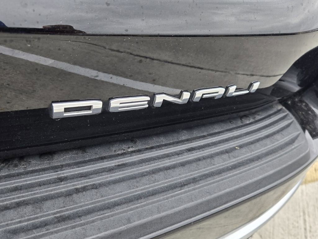 Used 2023 GMC Yukon Denali RWD image 16