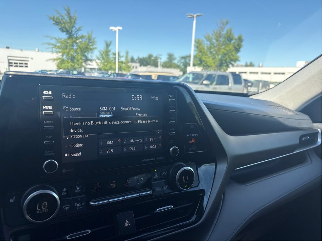 Used 2020 Toyota Highlander XLE AWD/4WD image 54