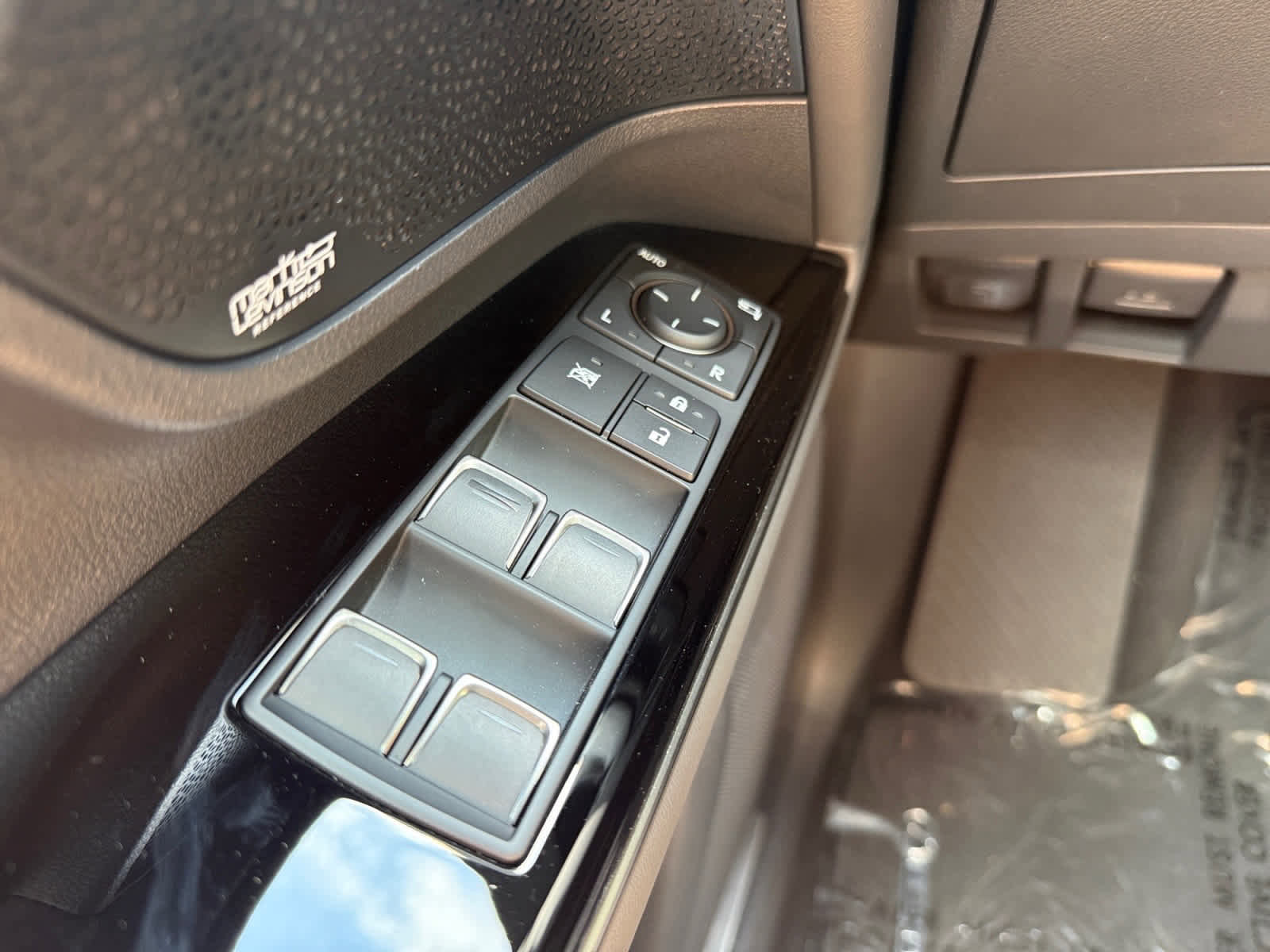 Used 2024 Lexus LX 600 4WD w/ Luxury Package image 27