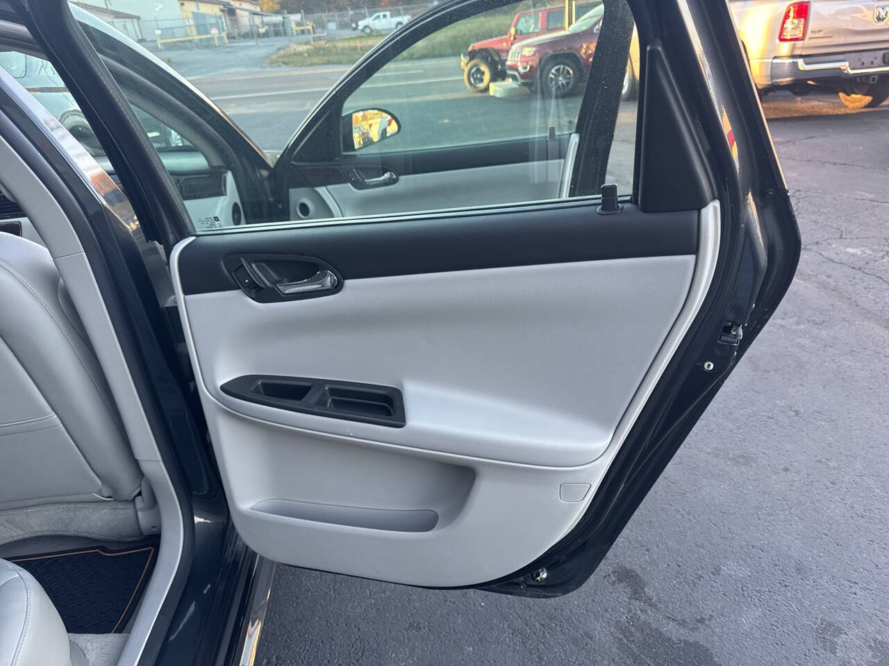 Used 2013 Chevrolet Impala LTZ FWD image 21