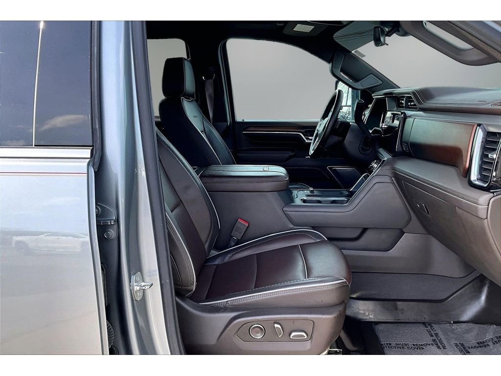 Used 2024 GMC Sierra 3500 Denali Ultimate image 13
