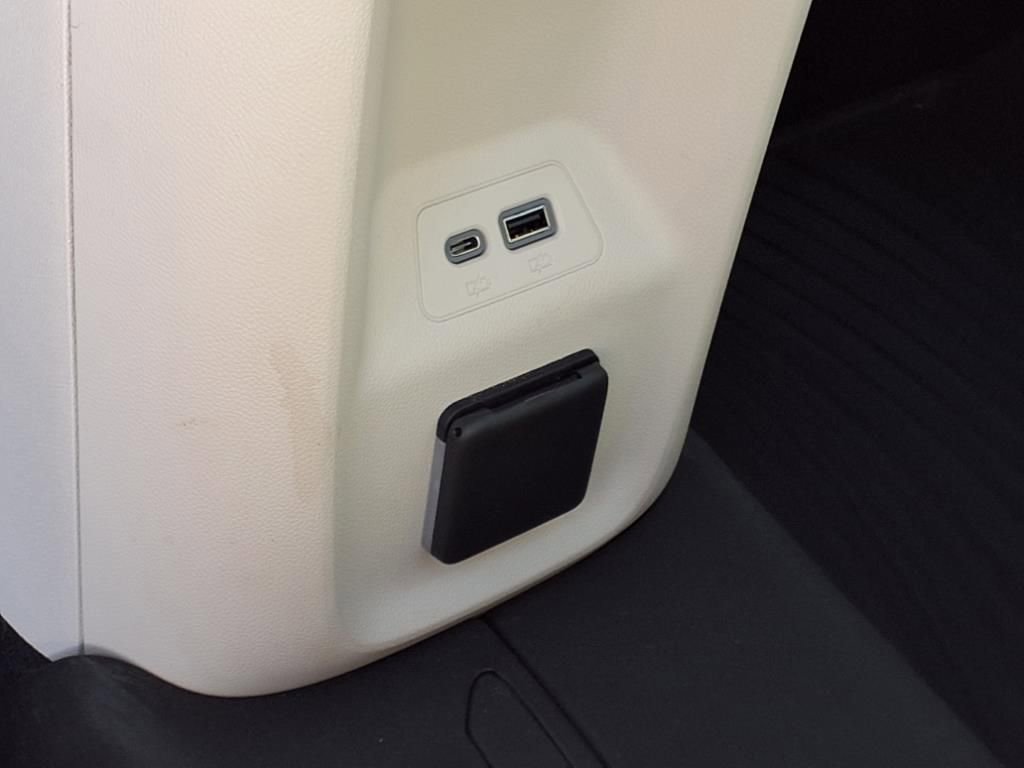 Used 2023 Buick Envision Avenir image 17