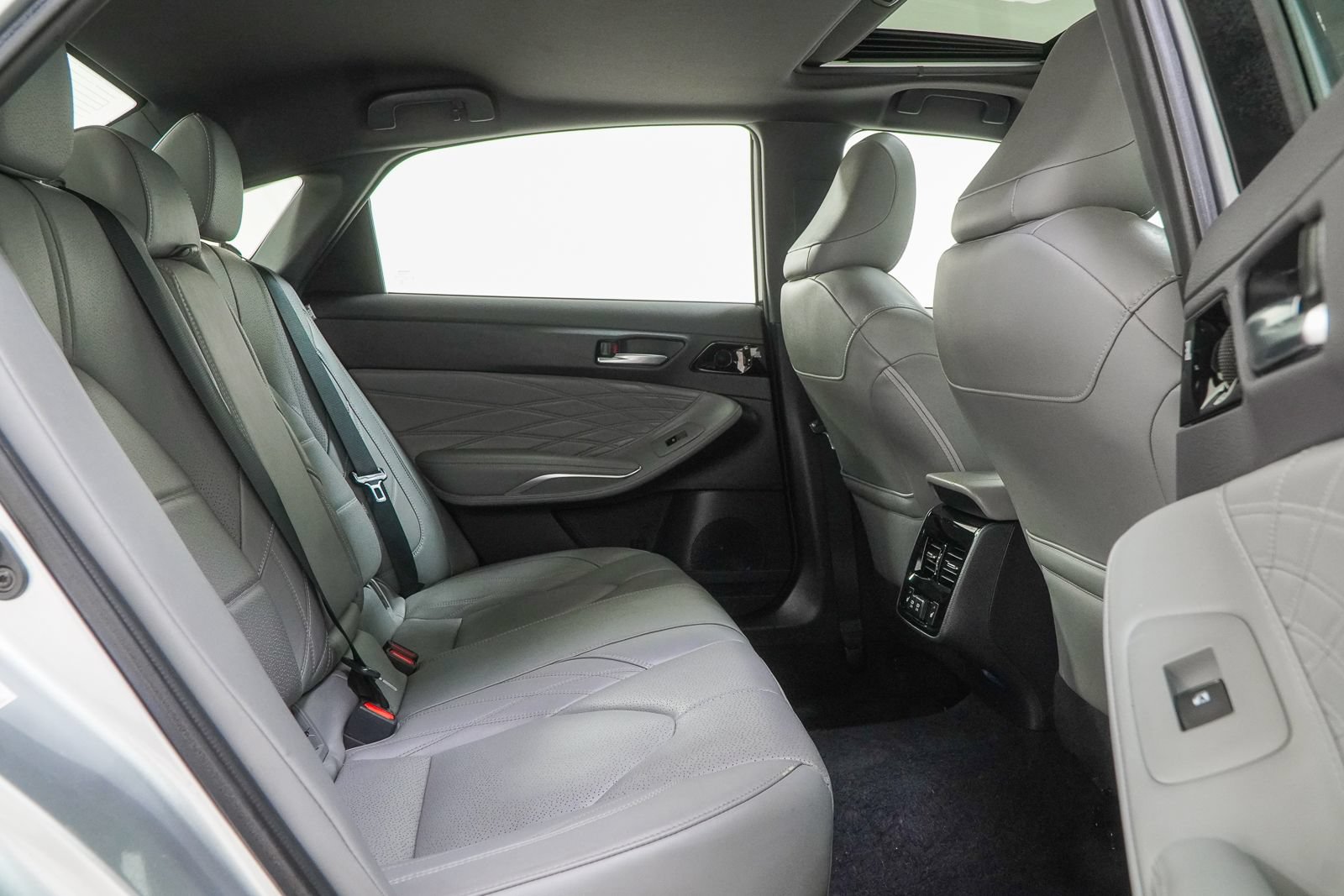 Used 2019 Toyota Avalon Limited w/ Protection Package FWD image 40