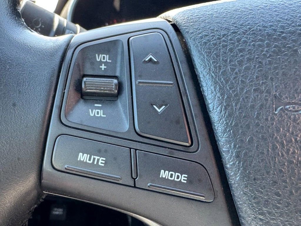 Used 2015 Kia Sorento LX image 16
