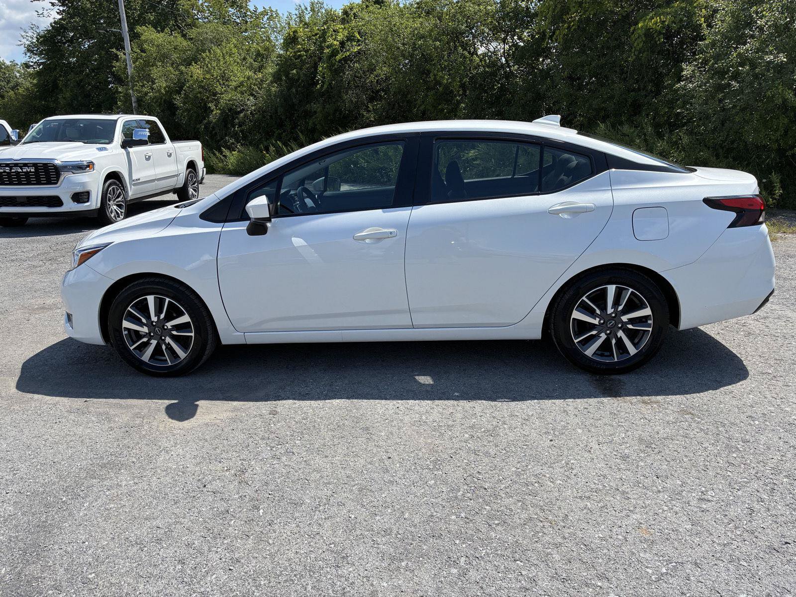 Used 2023 Nissan Versa SV FWD image 4