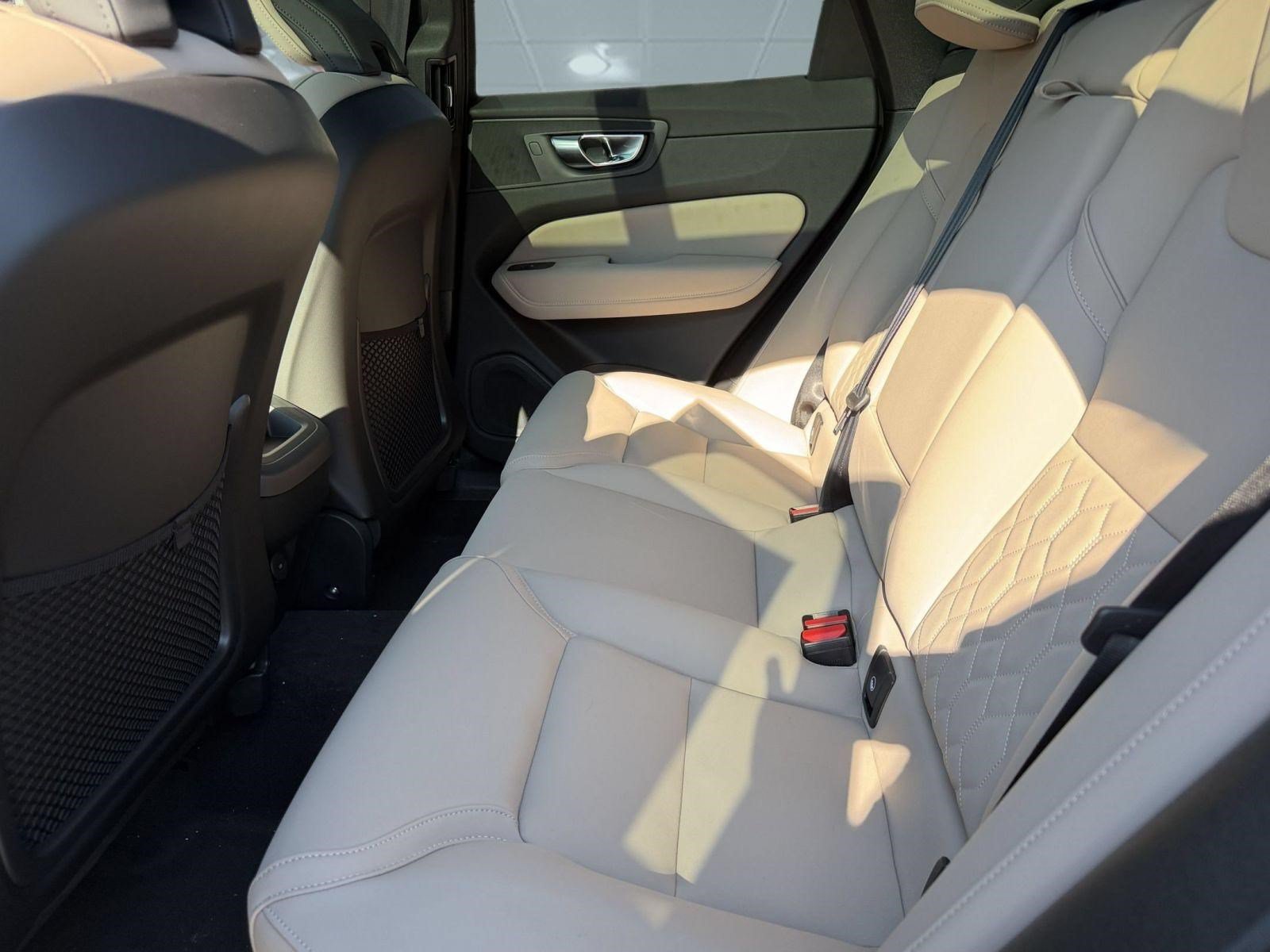 New 2027 Volvo XC60 B5 Plus AWD/4WD image 23