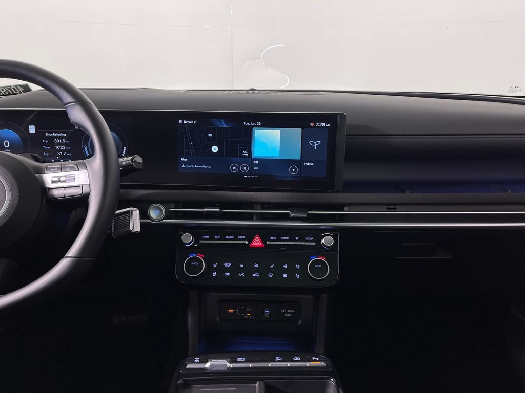 Certified 2025 Hyundai Tucson Limited AWD/4WD image 16