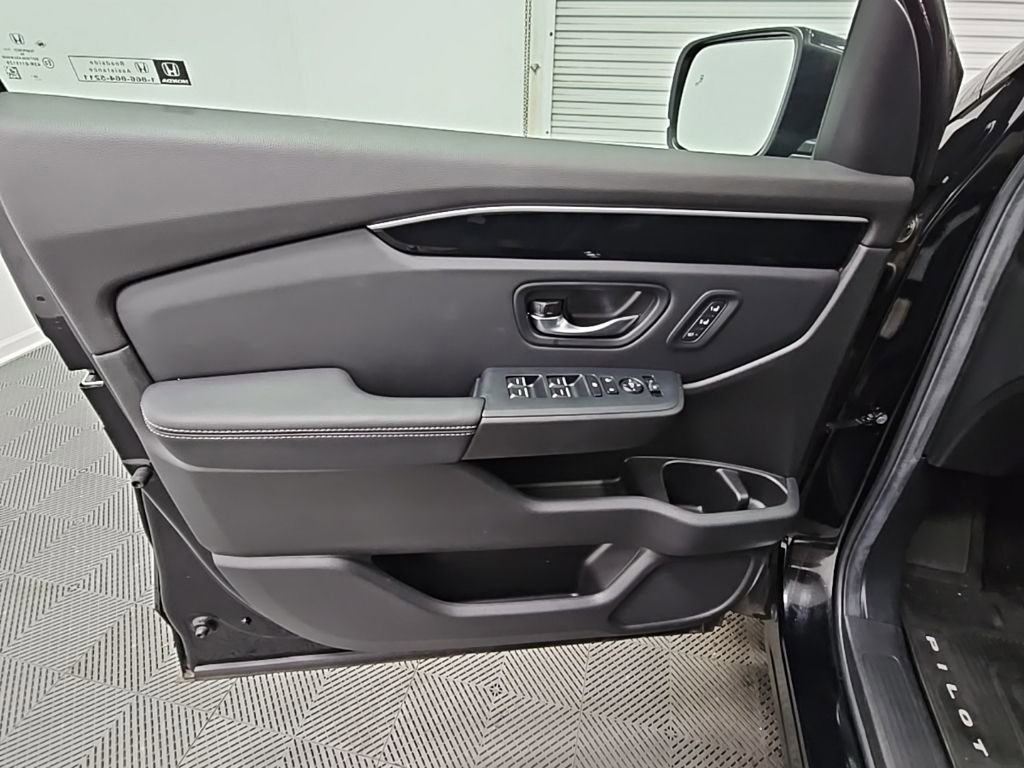 Used 2025 Honda Pilot EX-L image 29