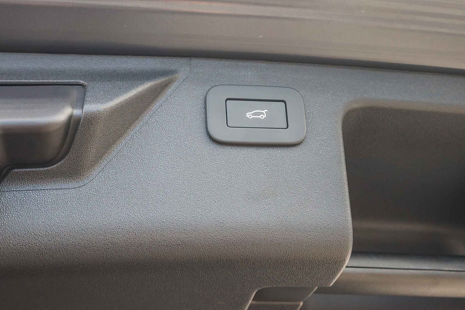 Used 2025 Land Rover Discovery Sport S image 28