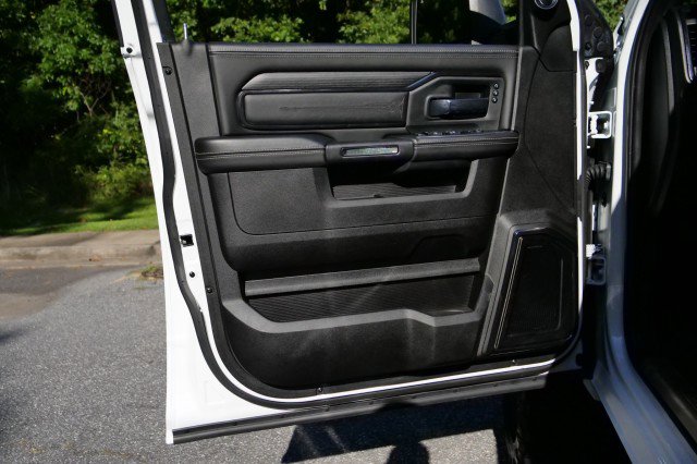 Used 2024 RAM 2500 Limited image 30