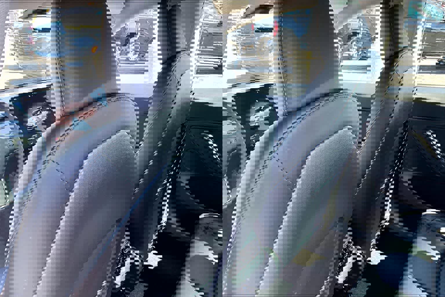 Used 2023 Tesla Model 3 Standard Range image 12