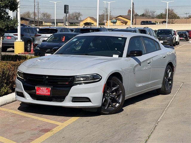 Used 2021 Dodge Charger SXT w/ Blacktop Package image 2