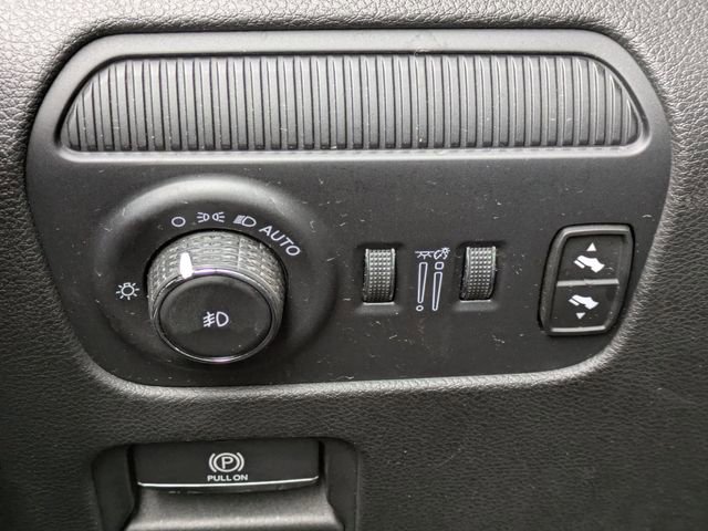 Certified 2024 Jeep Wagoneer Series II w/ Flexible Seating Group image 29