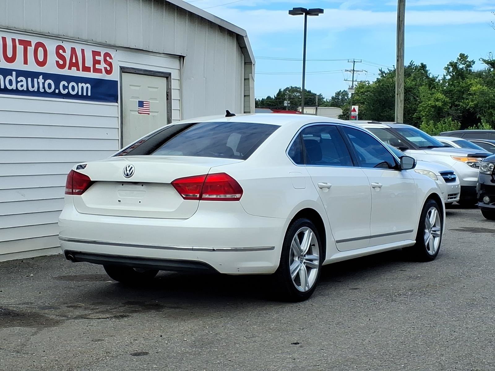 Used 2014 Volkswagen Passat TDI SEL Premium FWD image 3