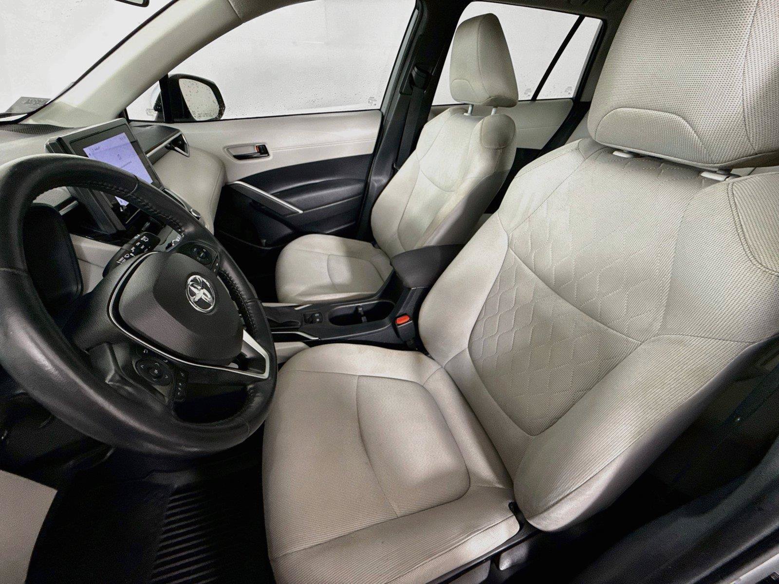 Used 2023 Toyota Corolla Cross LE FWD image 11