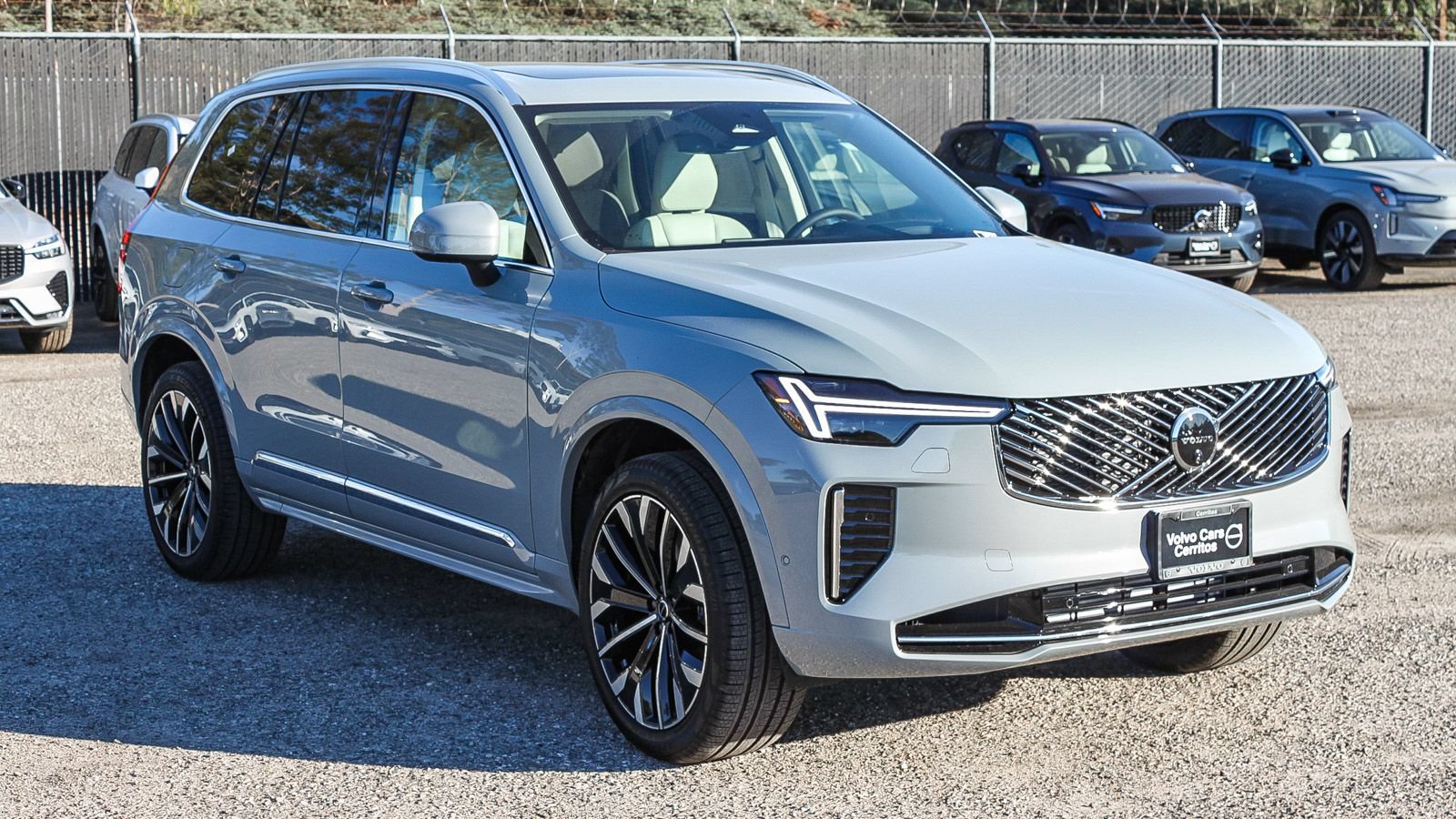 New 2026 Volvo XC90 T8 Ultra w/ Protection Package Premier AWD/4WD image 3