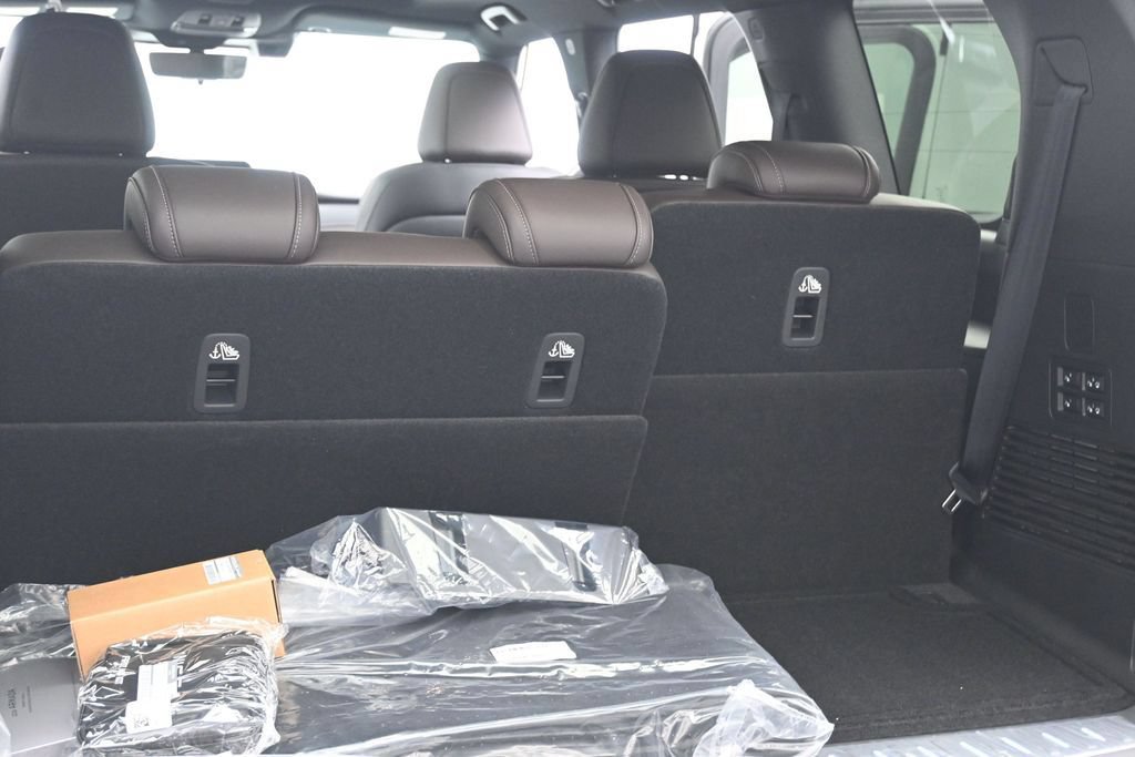 New 2026 Nissan Armada Platinum w/ Accent Package AWD/4WD image 24