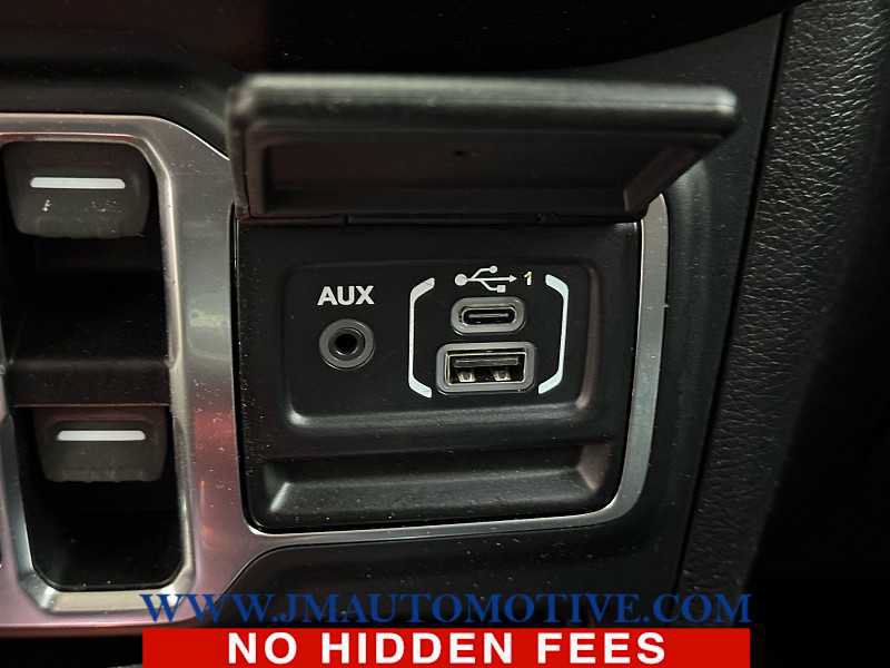 Used 2019 Jeep Wrangler Unlimited Sahara w/ Cold Weather Group AWD/4WD image 39
