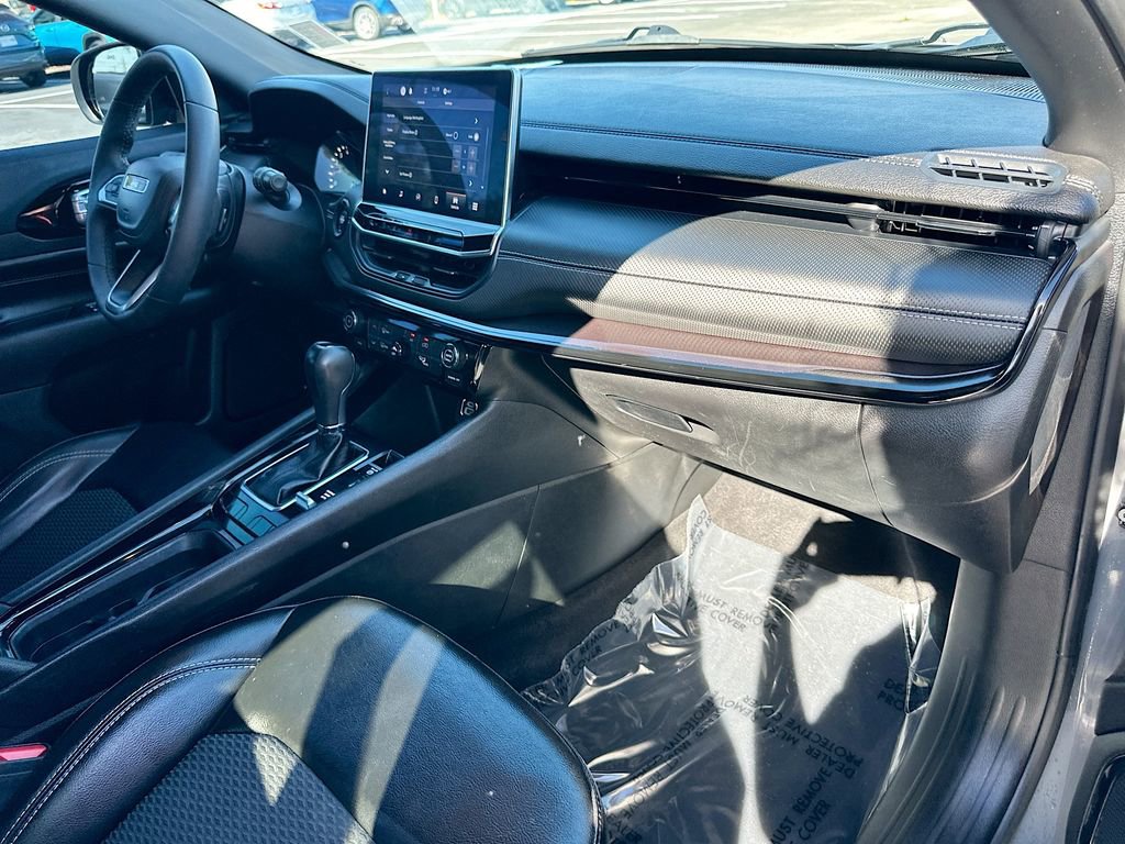 Used 2023 Jeep Compass Latitude image 27