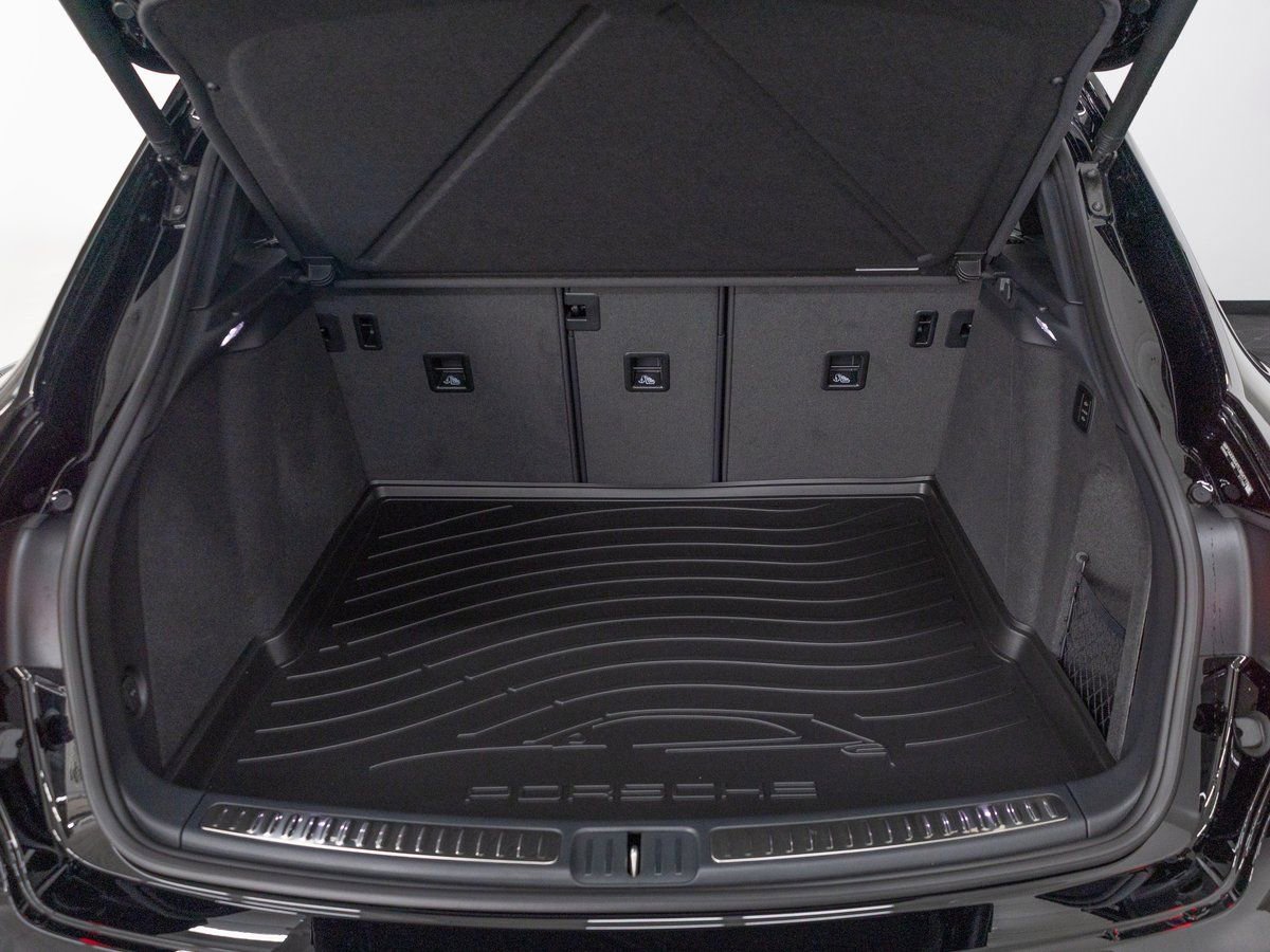 New 2026 Porsche Macan Turbo image 24