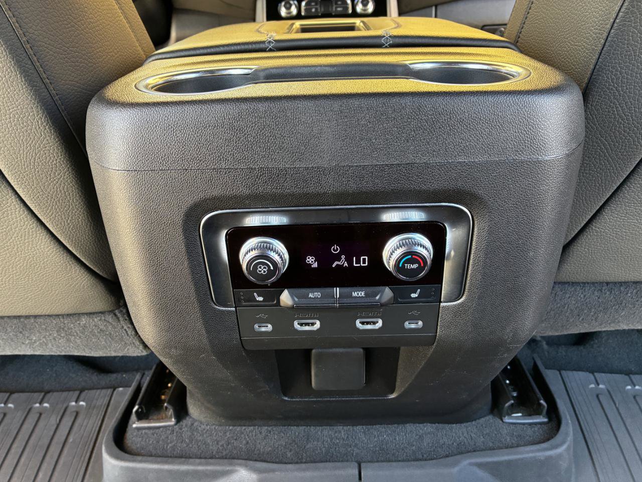 Used 2021 GMC Yukon XL Denali w/ Denali Premium Package image 31