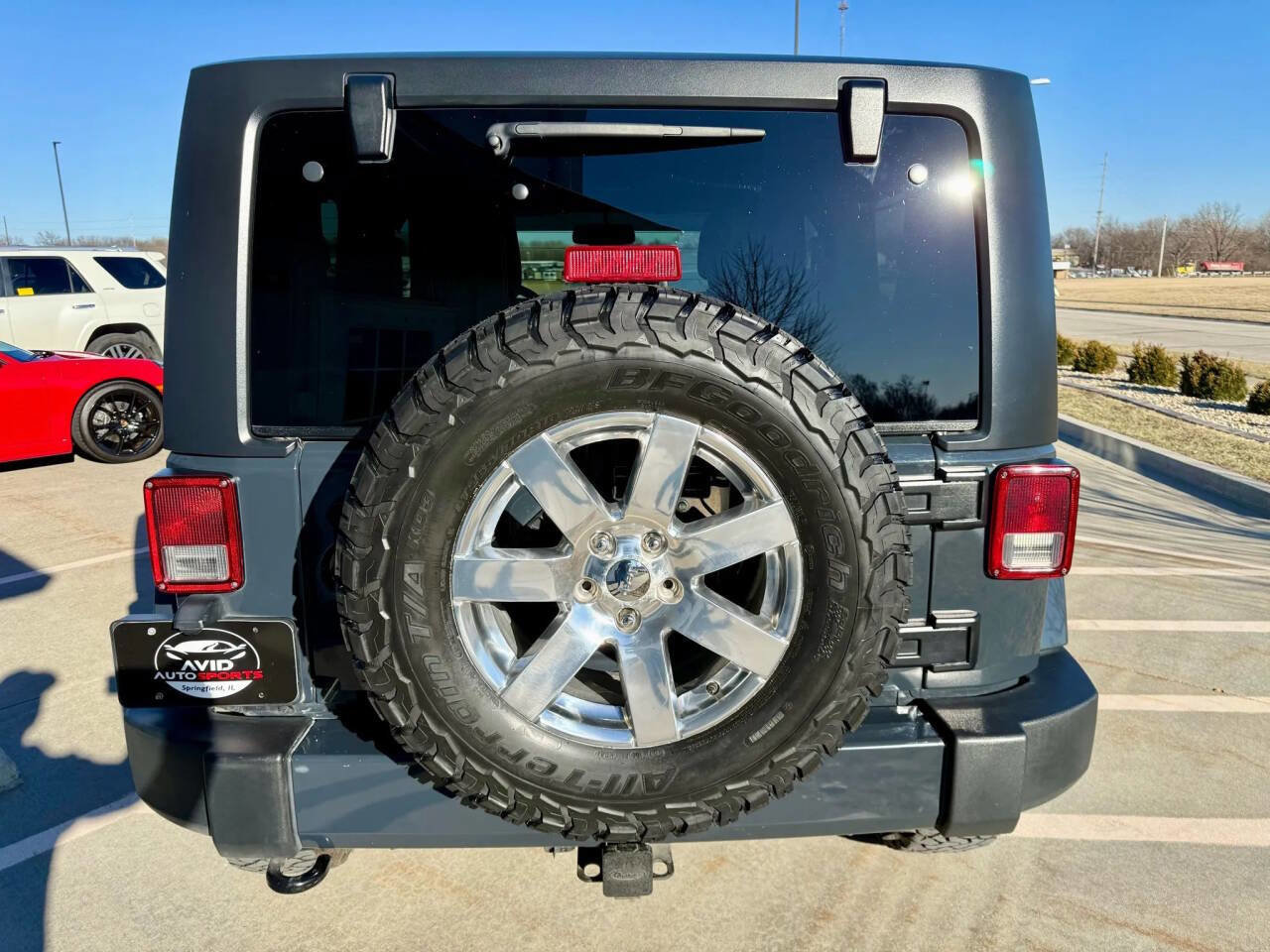 Used 2017 Jeep Wrangler Sahara w/ Connectivity Group image 7