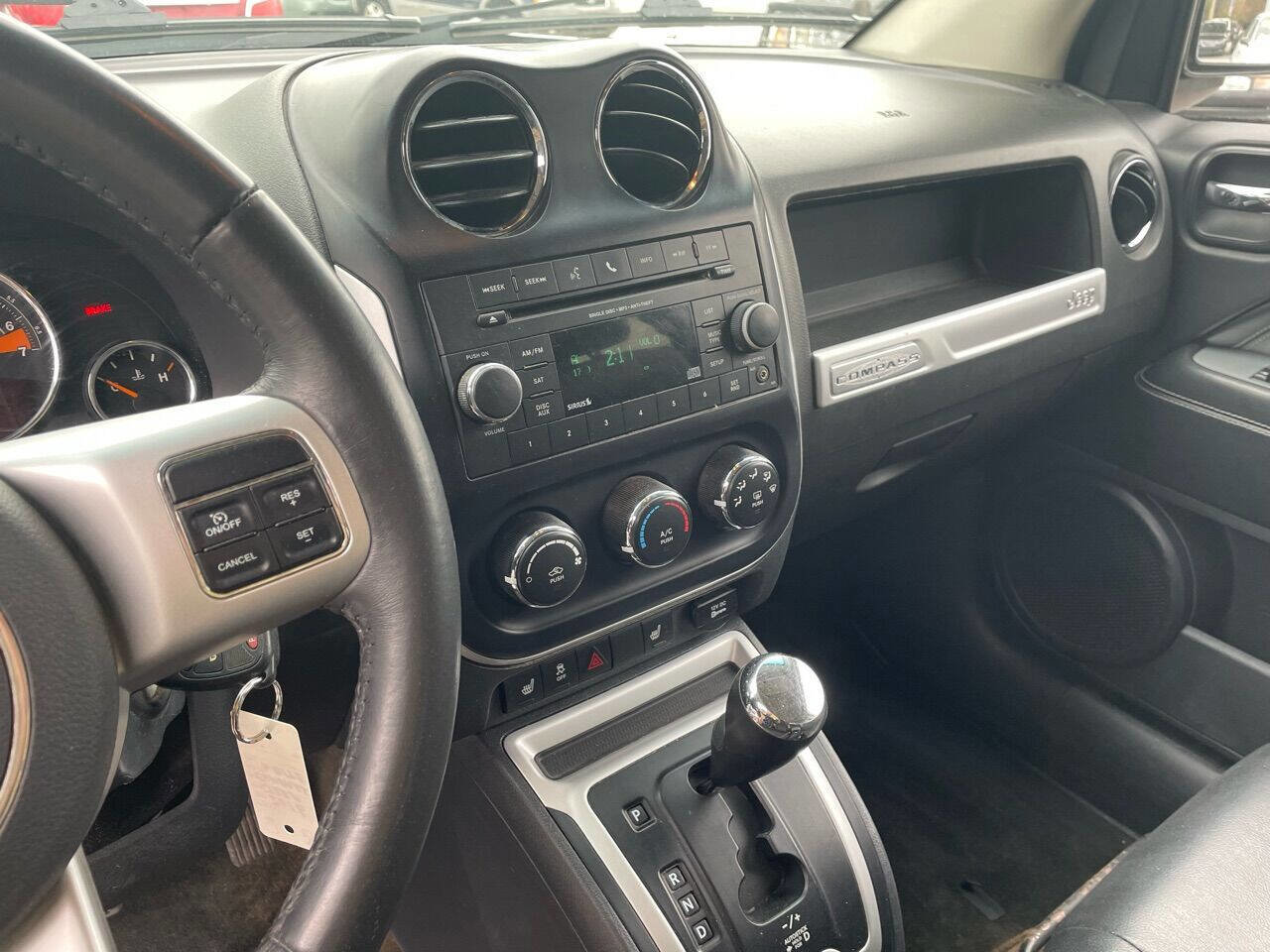 Used 2016 Jeep Compass Latitude FWD image 12