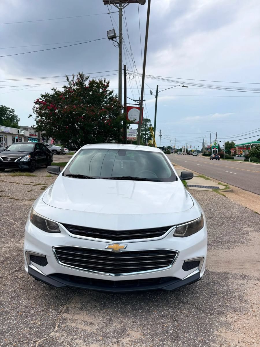 Used 2018 Chevrolet Malibu LS FWD image 2
