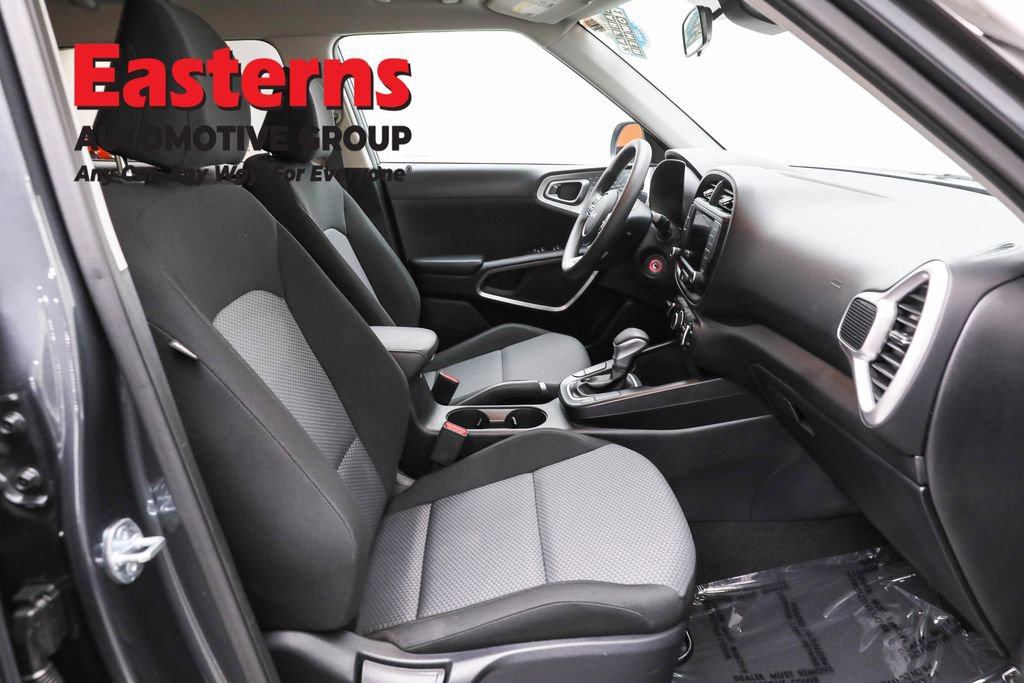 Used 2023 Kia Soul LX w/ LX Technology Package image 24