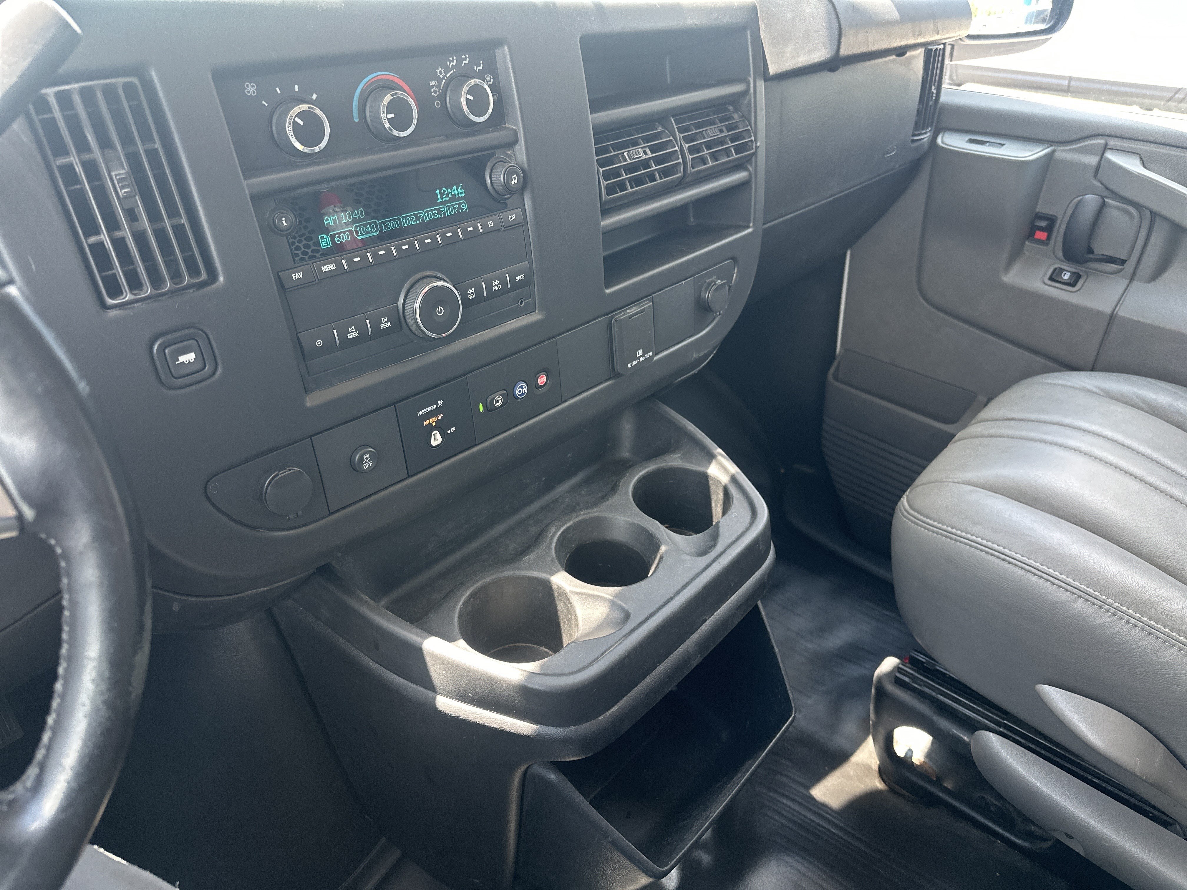 Used 2019 Chevrolet Express 3500 w/ Driver Convenience Package RWD image 13