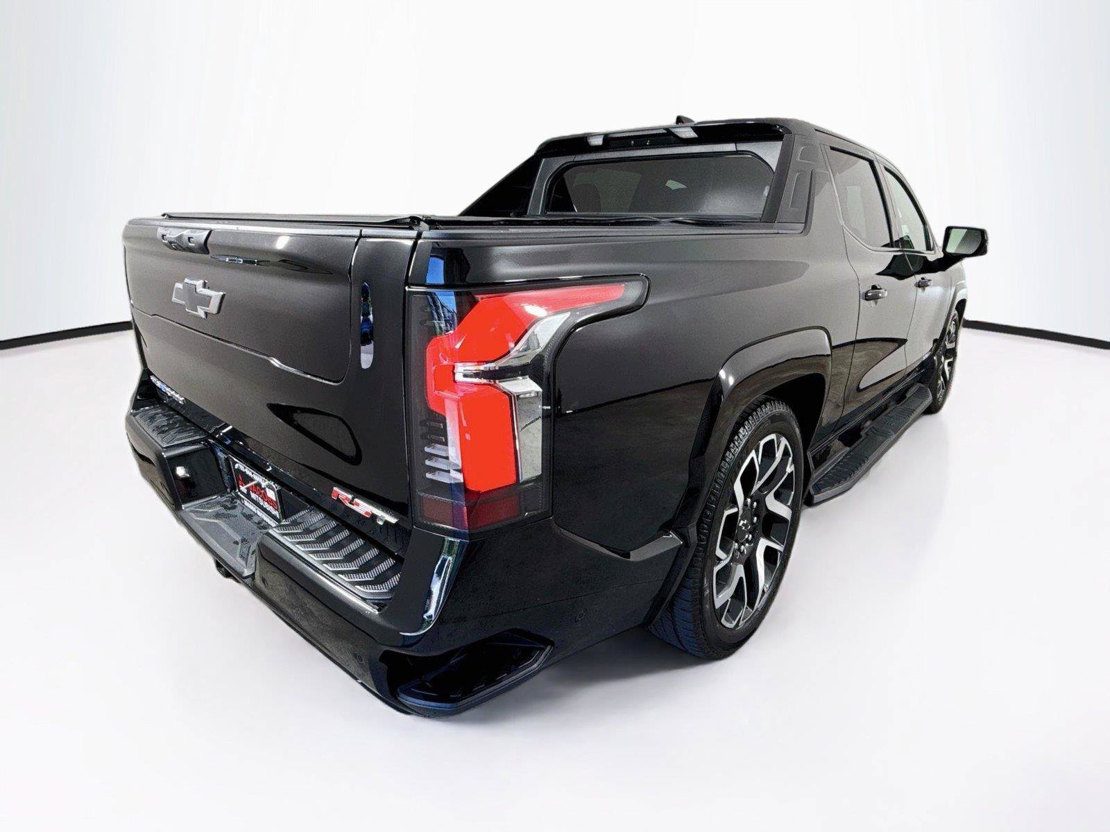 Used 2024 Chevrolet Silverado EV RST AWD/4WD image 4