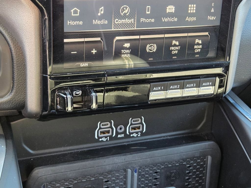 Used 2025 RAM 2500 Laramie AWD/4WD image 32