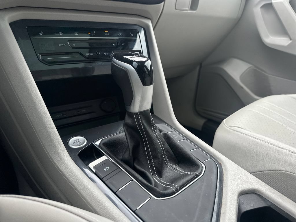 Used 2022 Volkswagen Tiguan SE w/ Panoramic Sunroof Package FWD image 19