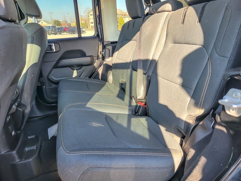 Used 2025 Jeep Wrangler Unlimited Sahara w/ Safety Group AWD/4WD image 11