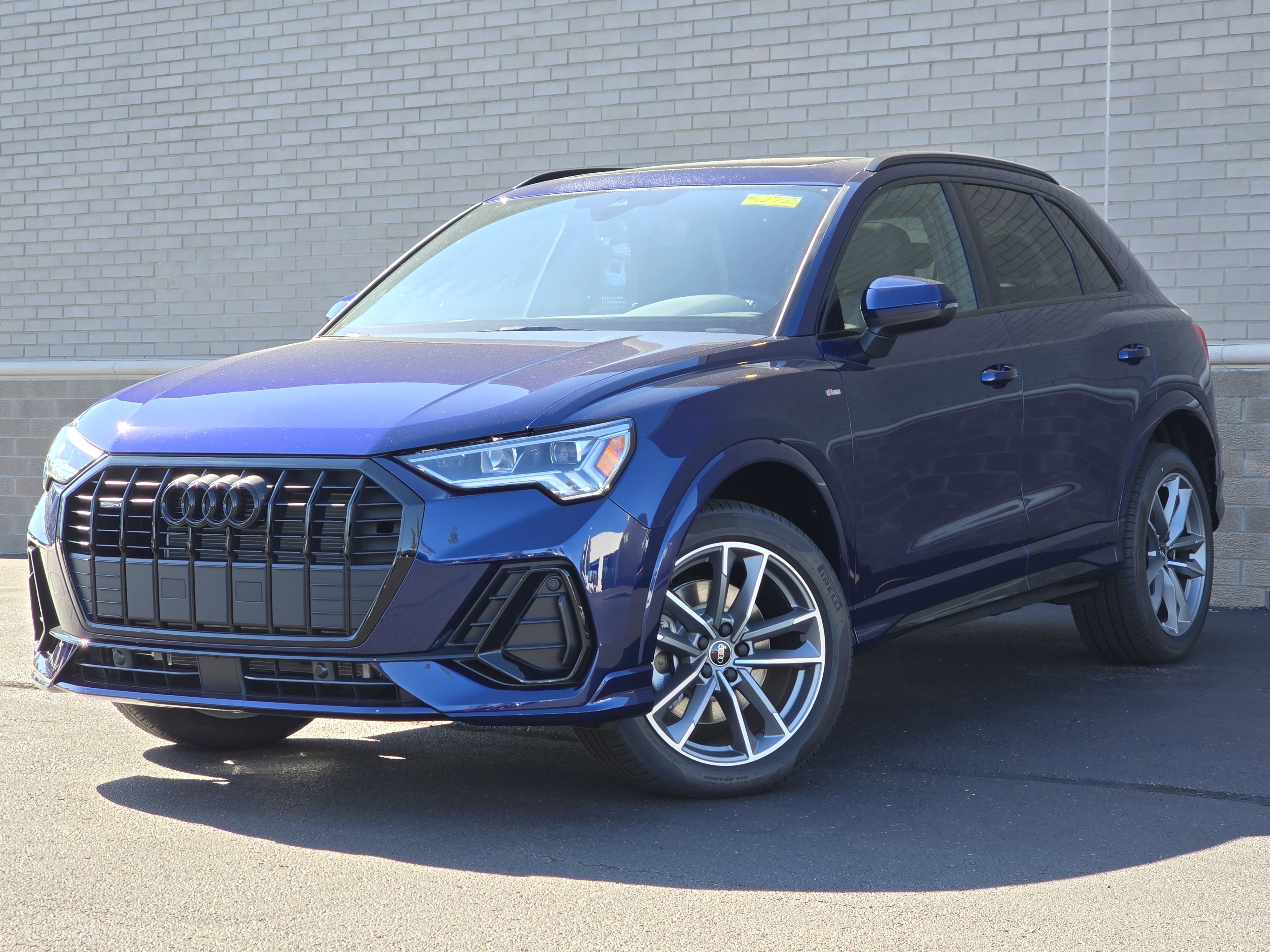 New 2025 Audi Q3 2.0T Premium image 1