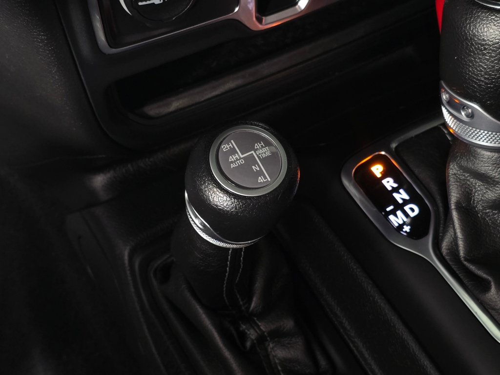 Used 2024 Jeep Wrangler Unlimited AWD/4WD image 23