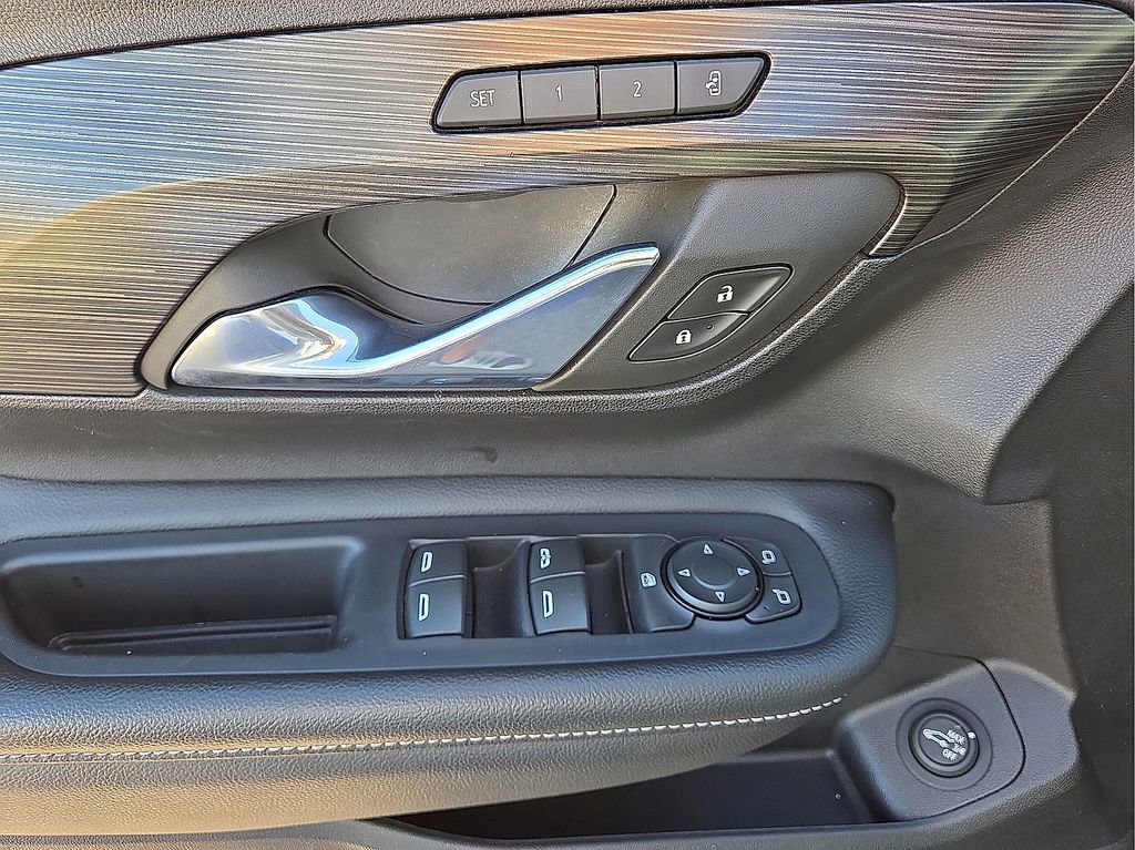 Used 2024 GMC Terrain SLT image 24