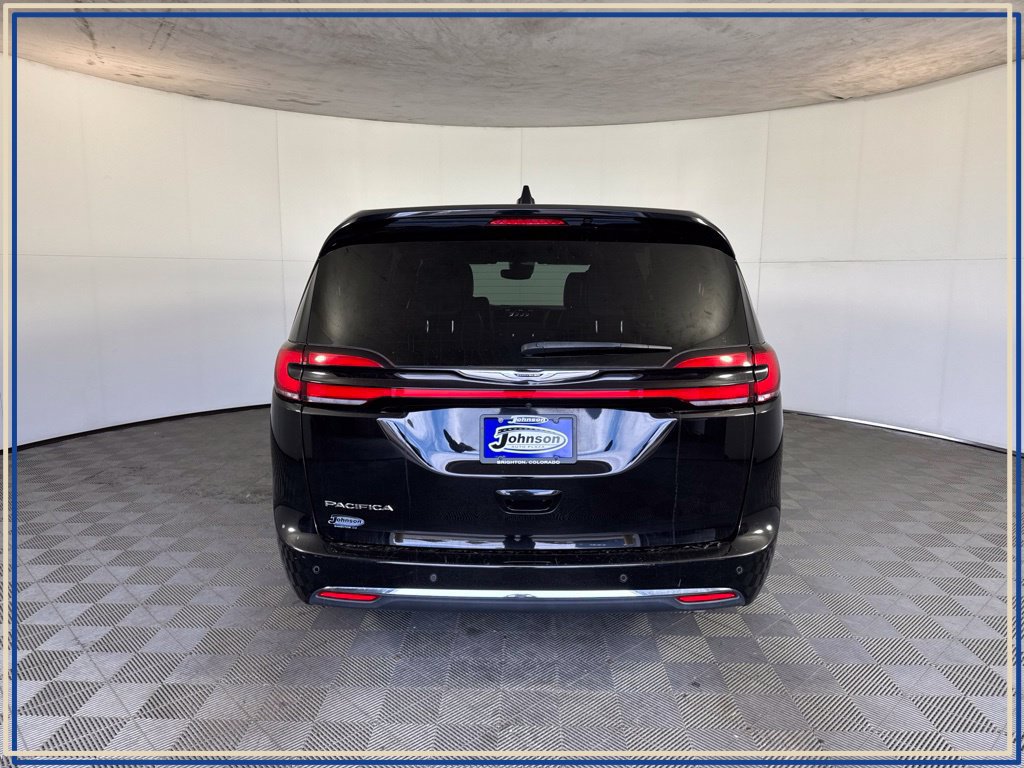 Certified 2025 Chrysler Pacifica Select FWD image 11