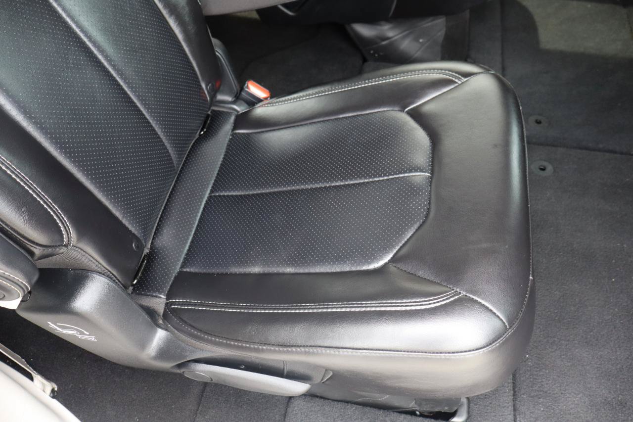 Used 2023 Chrysler Pacifica Touring-L FWD image 12