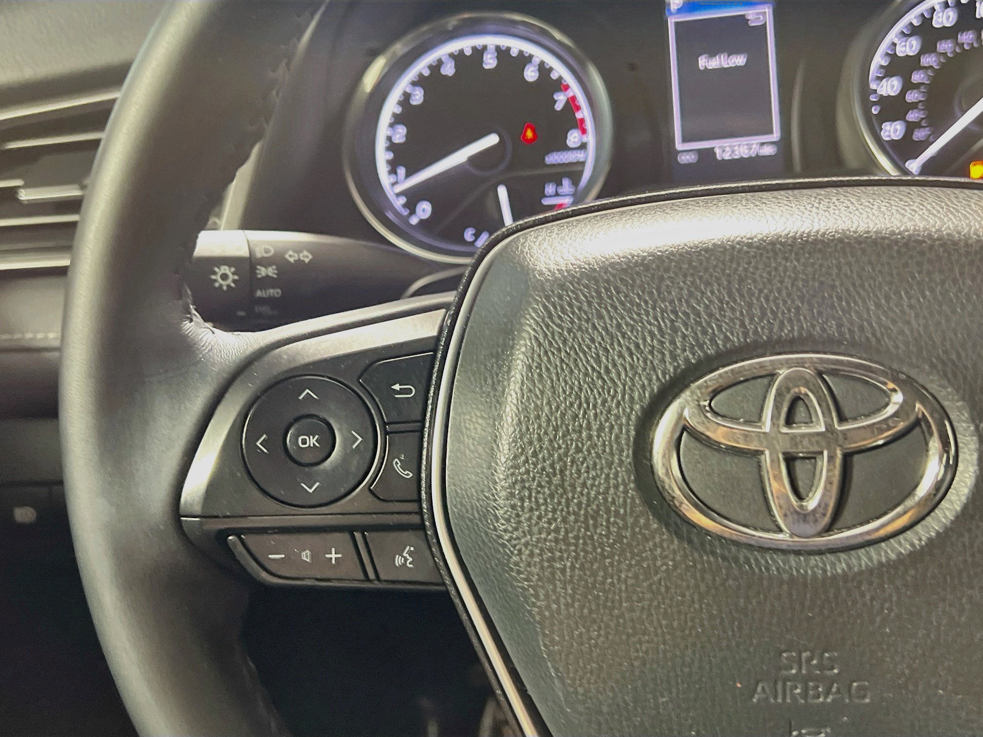 Used 2020 Toyota Camry SE FWD image 19