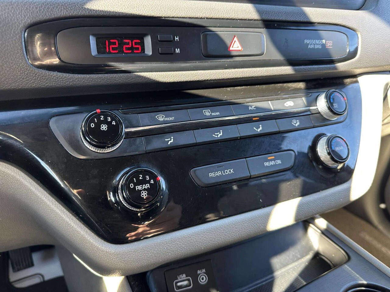 Used 2017 Kia Sedona LX w/ LX Essentials Premium Package image 33