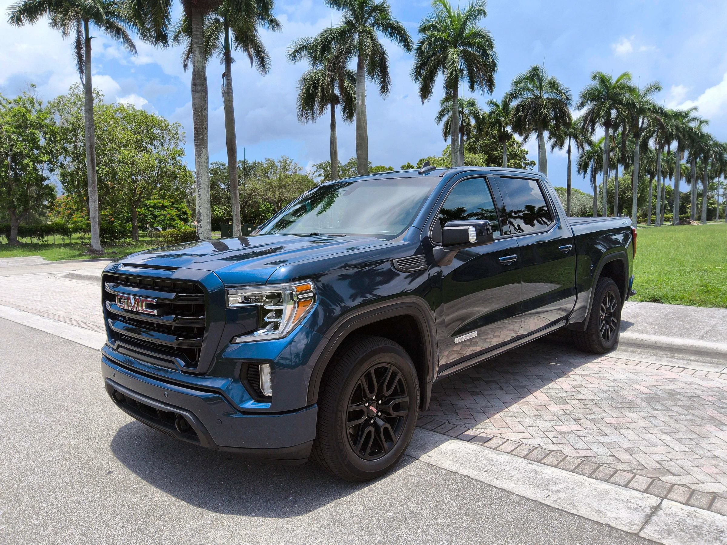 Used 2021 GMC Sierra 1500 Elevation w/ Preferred Package AWD/4WD image 2