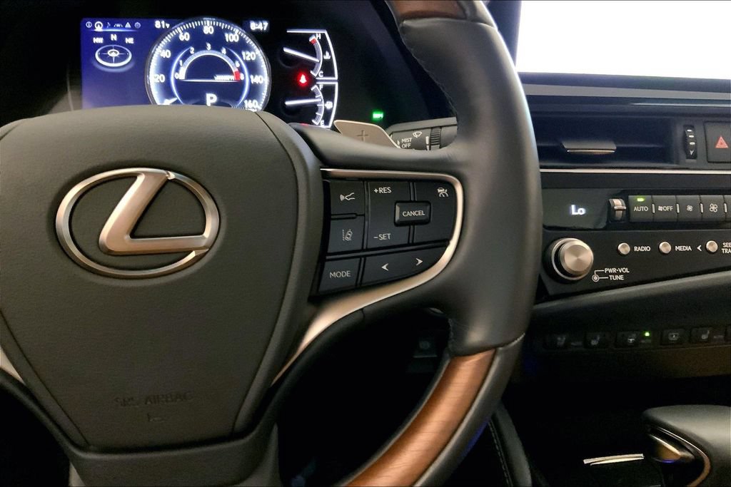 Used 2025 Lexus ES 350 Ultra Luxury w/ Accessory Package (Z2) FWD image 19