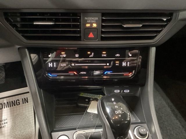 Used 2025 Volkswagen Jetta SE w/ Sunroof Package image 10