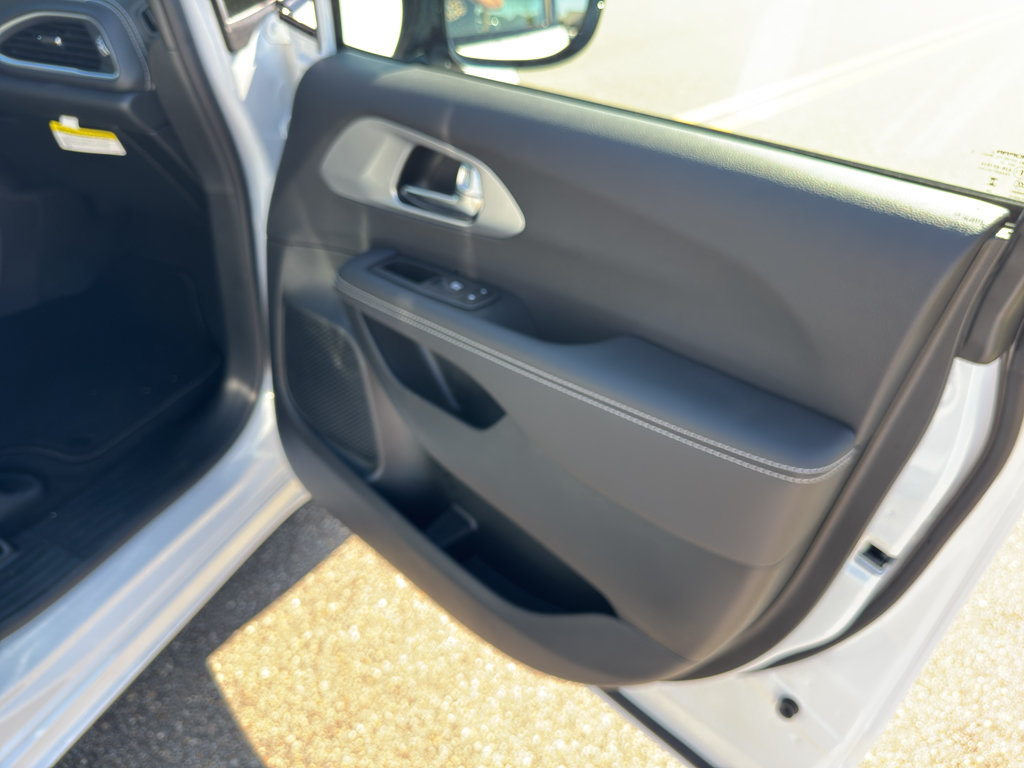 New 2026 Chrysler Pacifica Limited w/ S Appearance Package FWD image 12