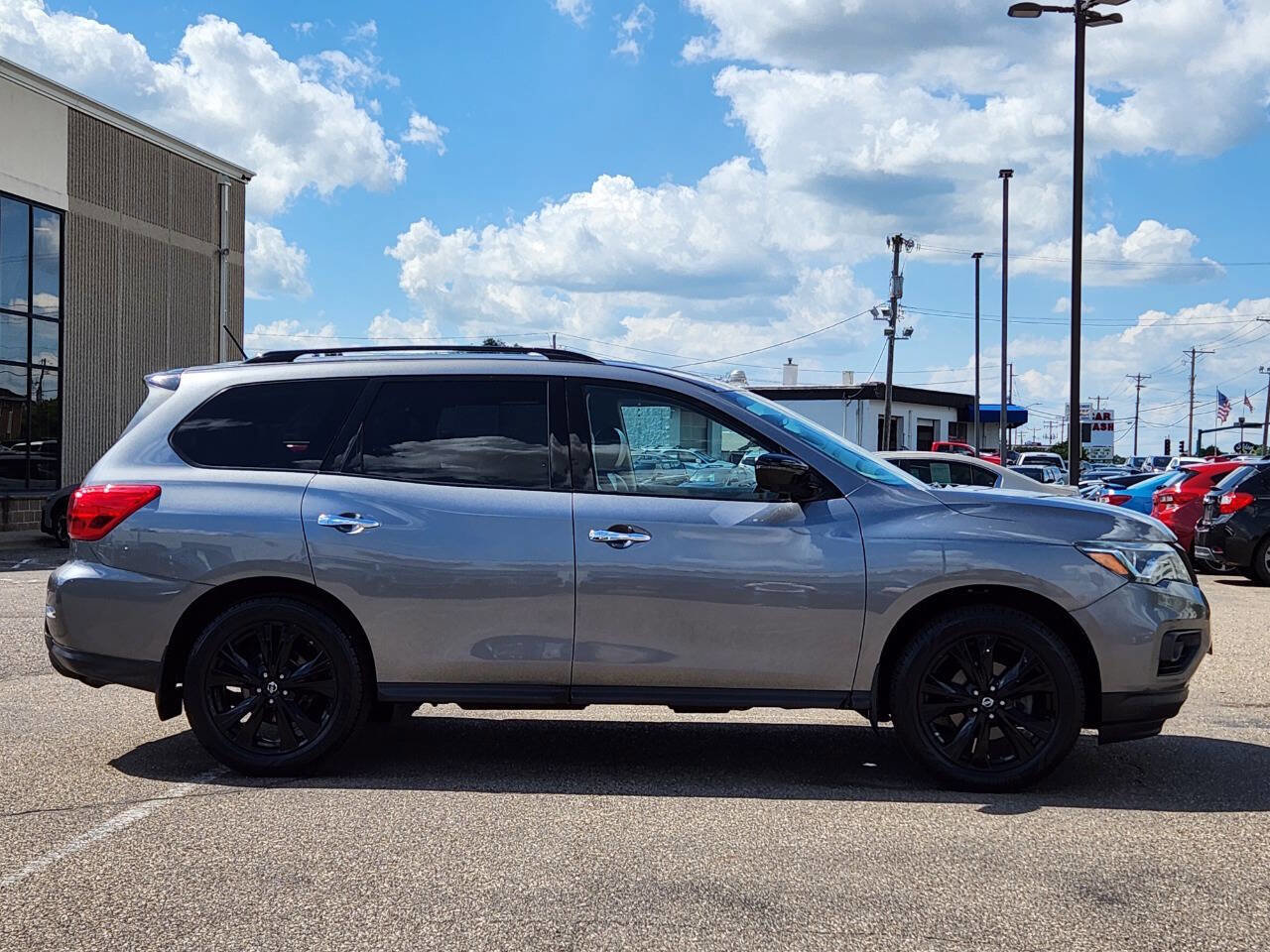 Used 2018 Nissan Pathfinder SL w/ Midnight Edition Package AWD/4WD image 11