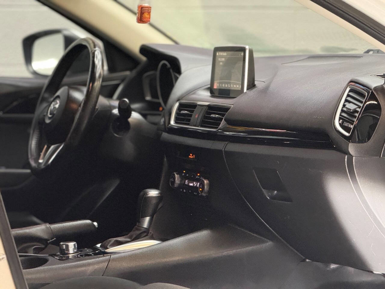 Used 2015 MAZDA MAZDA3 i Touring w/ Technology Package image 2