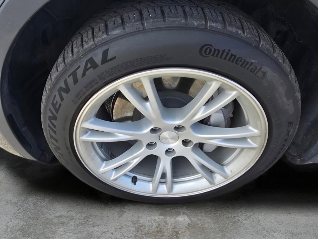 Used 2020 Tesla Model Y Long Range image 16