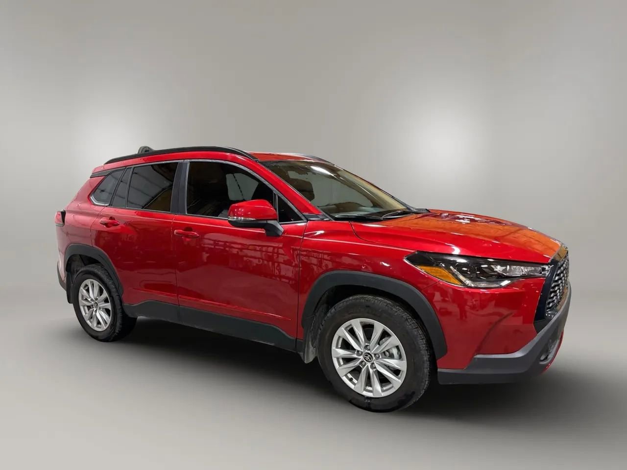 Used 2024 Toyota Corolla Cross LE image 1